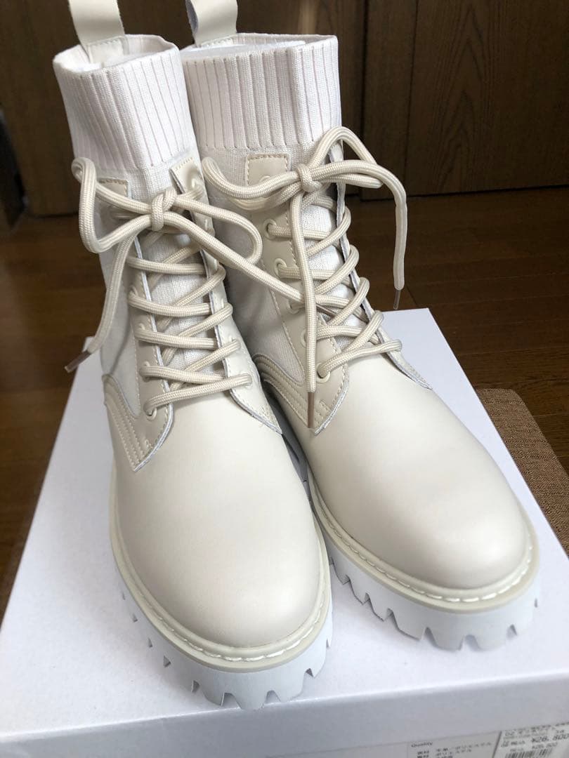 ヤマダヤ　LASUD レースアップレザーブーツ オフホワイト　38 (24㎝)