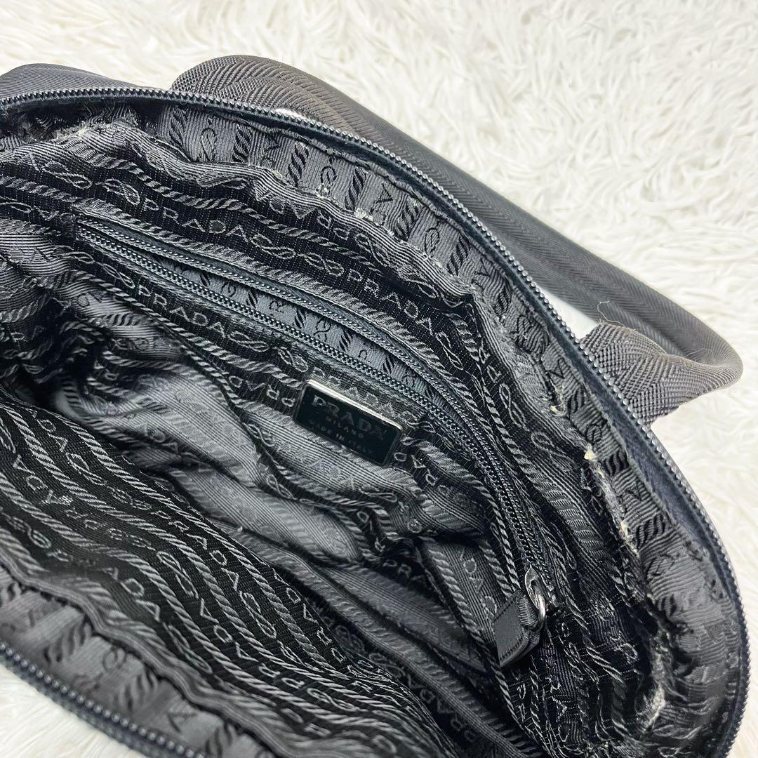 外観美品 プラダ ミニボストンバッグ 三角ロゴプレート ナイロン 肩掛け可能 黒