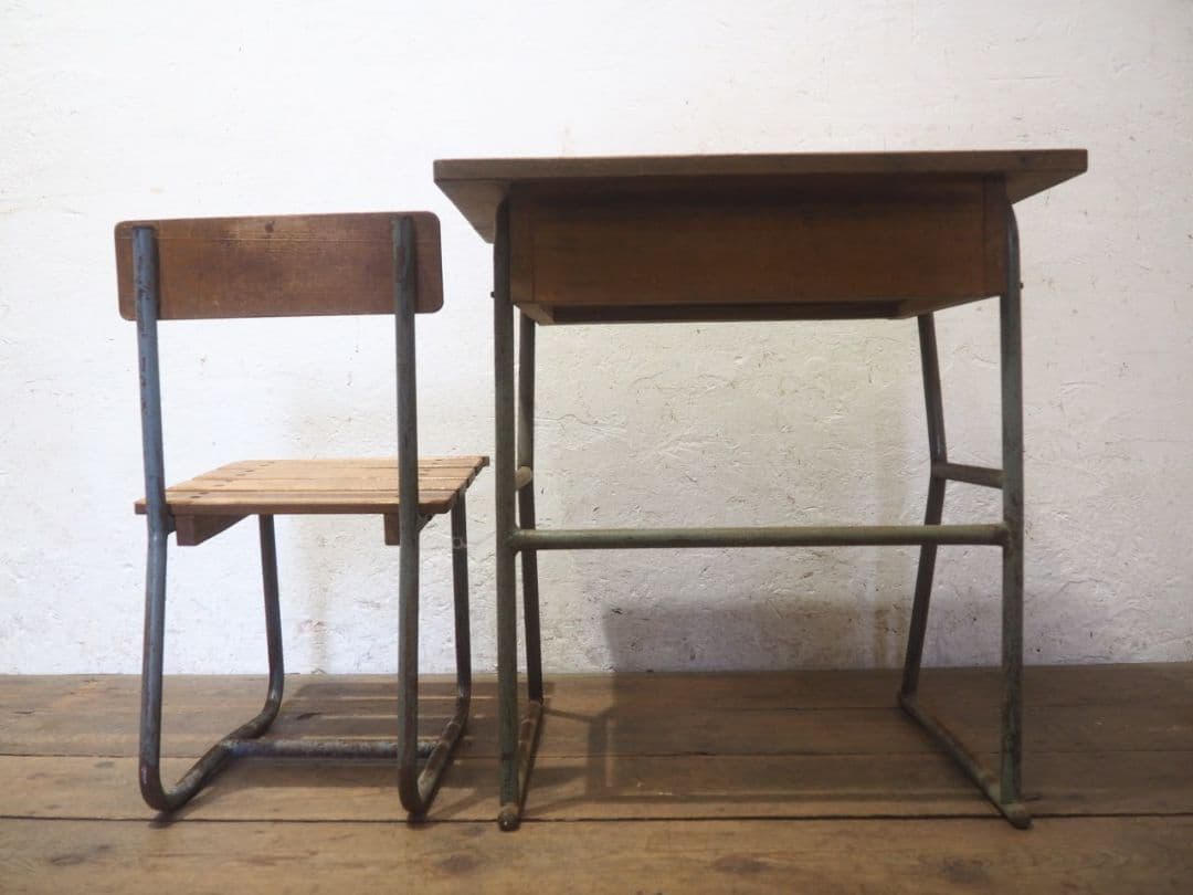 1241　ヴィンテージ　古い木と鉄のテーブルとイスのセット　机　デスク　レトロ