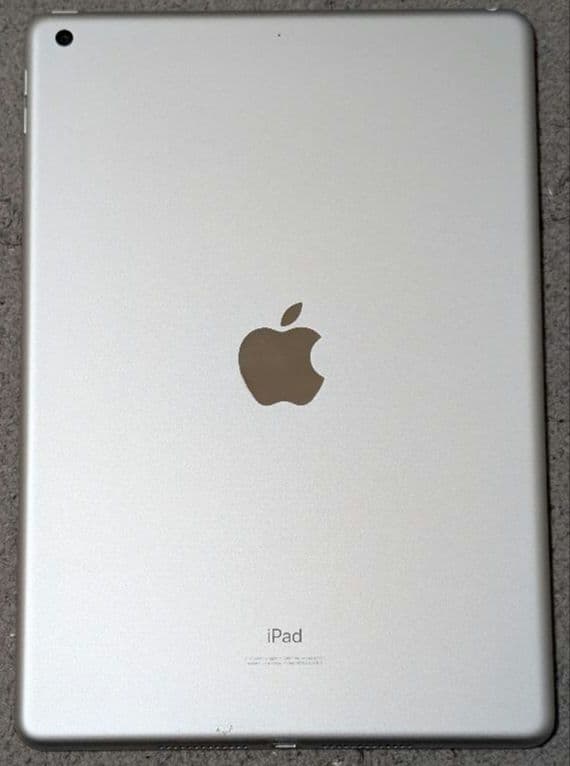 Apple iPad 第8世代 32GB Wi-FIモデルシルバー 本体