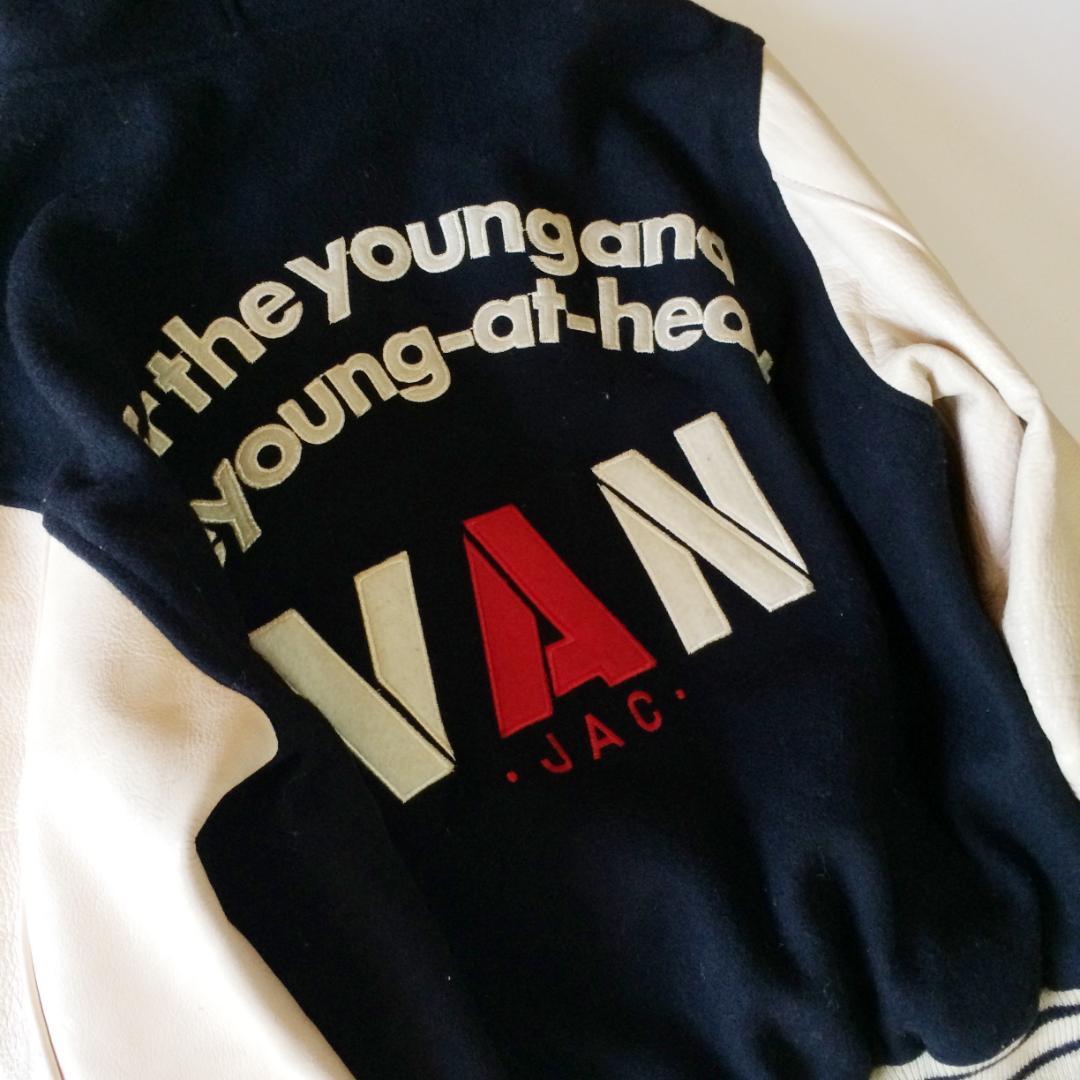 VAN スタジャン フード付き ワッペン刺繍 ネイビー Mサイズ