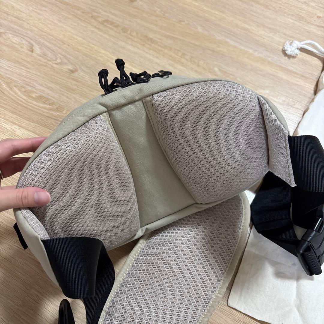 Hugoo ヒップシート ベージュ 収納袋付き