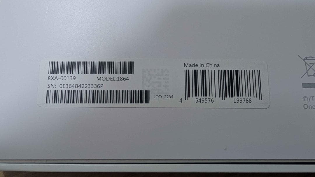 Microsoft Surface Pro 8 【アクセサリ一式+Office】