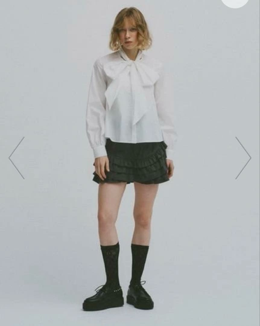 【最終値下げ】新品　ビジュー付きボウタイブラウス