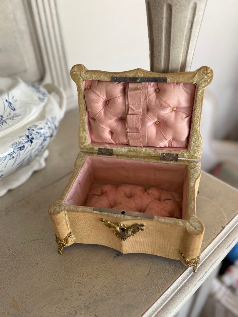 フランスアンティーク装飾ビジューコフレボックス中ライナーシルクピンク希少