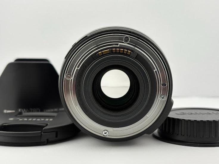 ★極上美品★キヤノンCANON EF-S18-200mm F3.5-5.6 IS