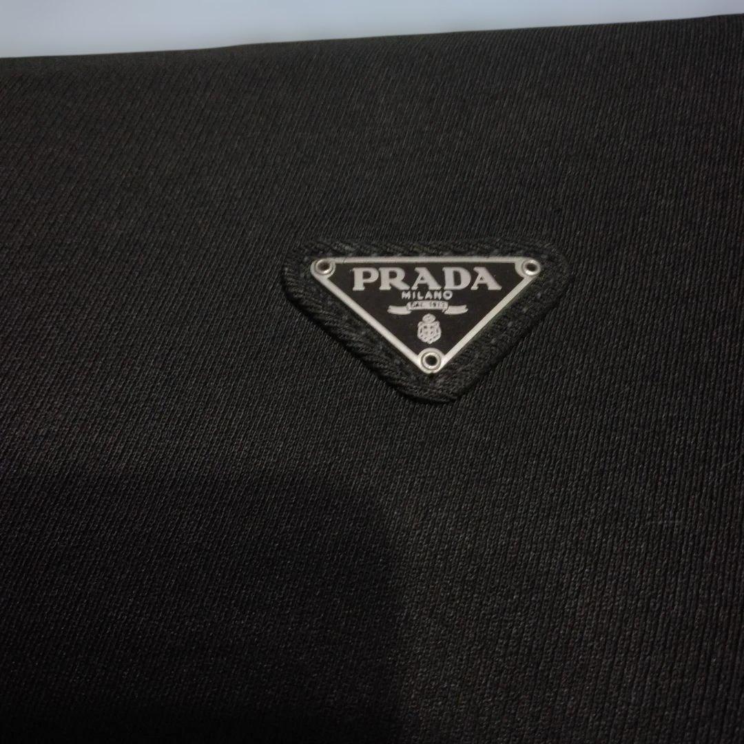 PRADA 焦げ茶色のプラスチック製 ショルダーバッグ