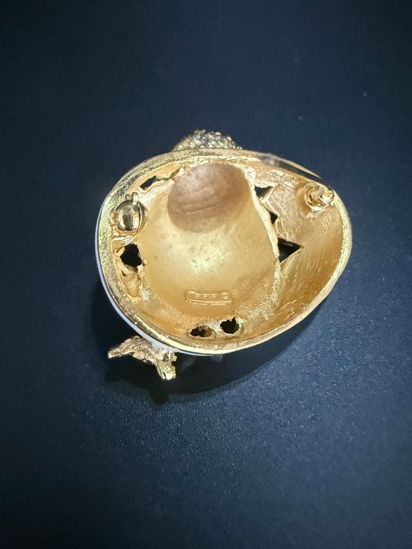 lotuscloud 2528⭐️TRIFARI トリファリヴィンテージブローチ