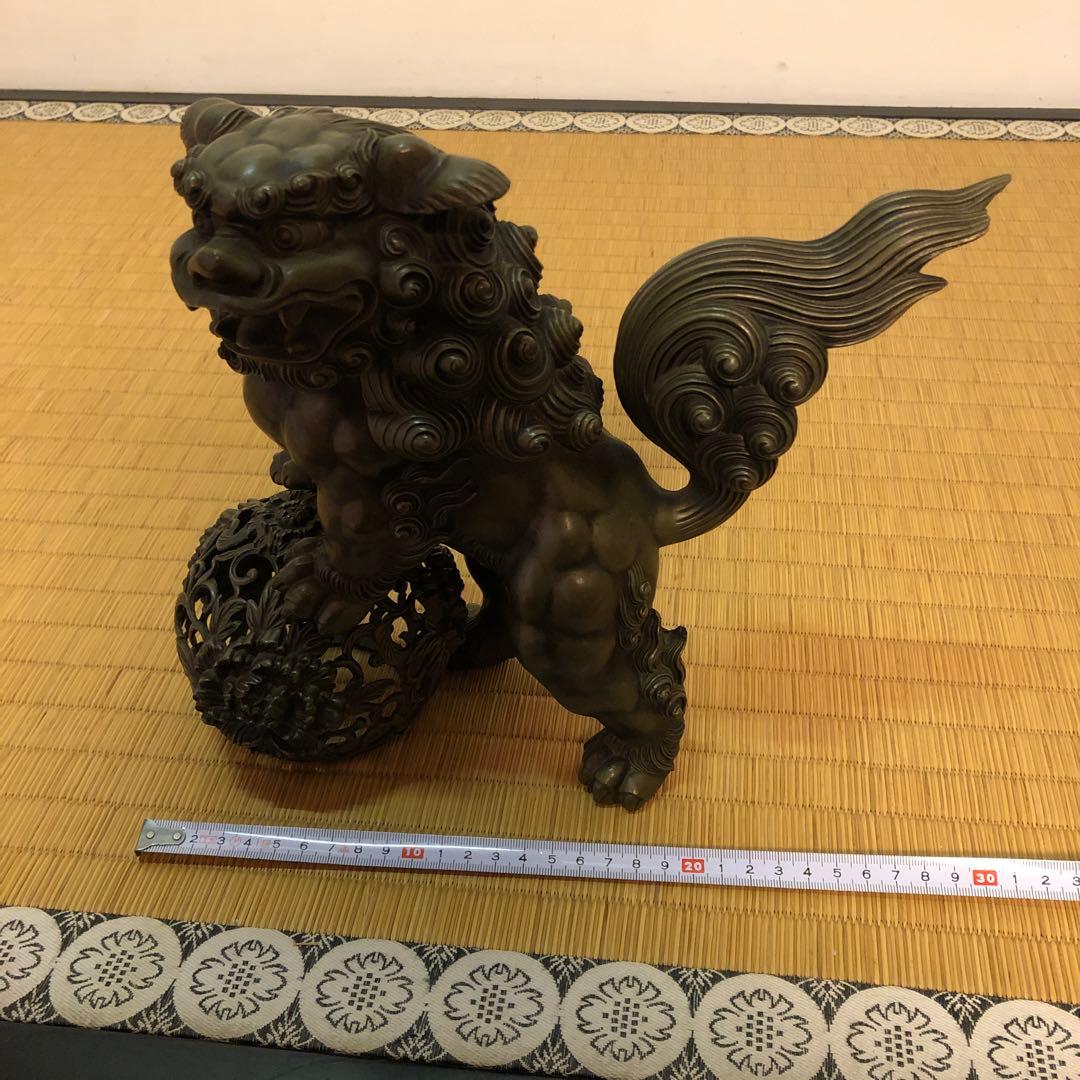 青銅 獅子像 球体付き