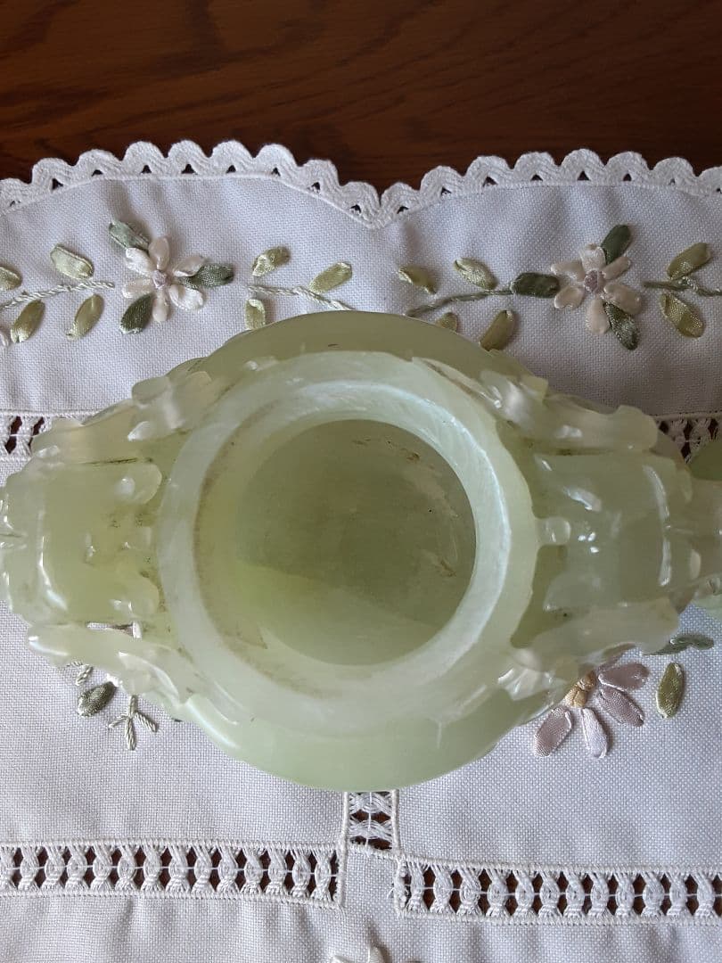 【中国】翡翠　❇透かし彫り香炉❇　龍　置物　アンティーク　工芸品　（台座付き）