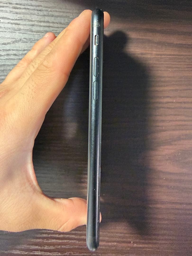 Apple iPhone SE第二世代　64GB スペースグレー 本体