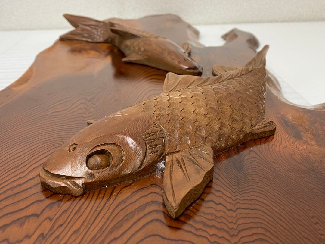 3-3292 屋久杉で作られた鯉の木彫りの工芸品・壁掛