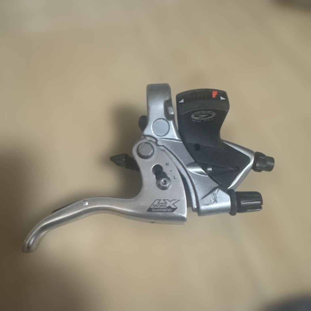 ST-M570 SHIMANO　デオーレLX ブレーキレバー シフトレバー 兼用