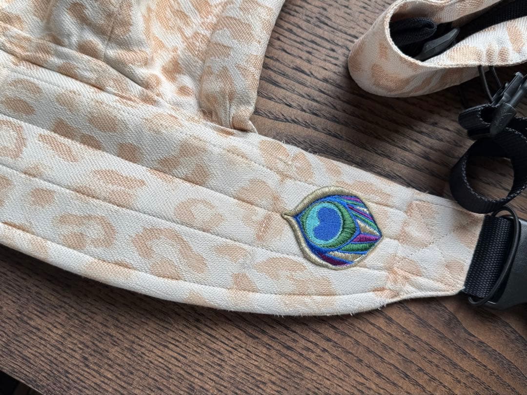 【artipoppe】アーティポッペ　抱っこ紐　レオパード