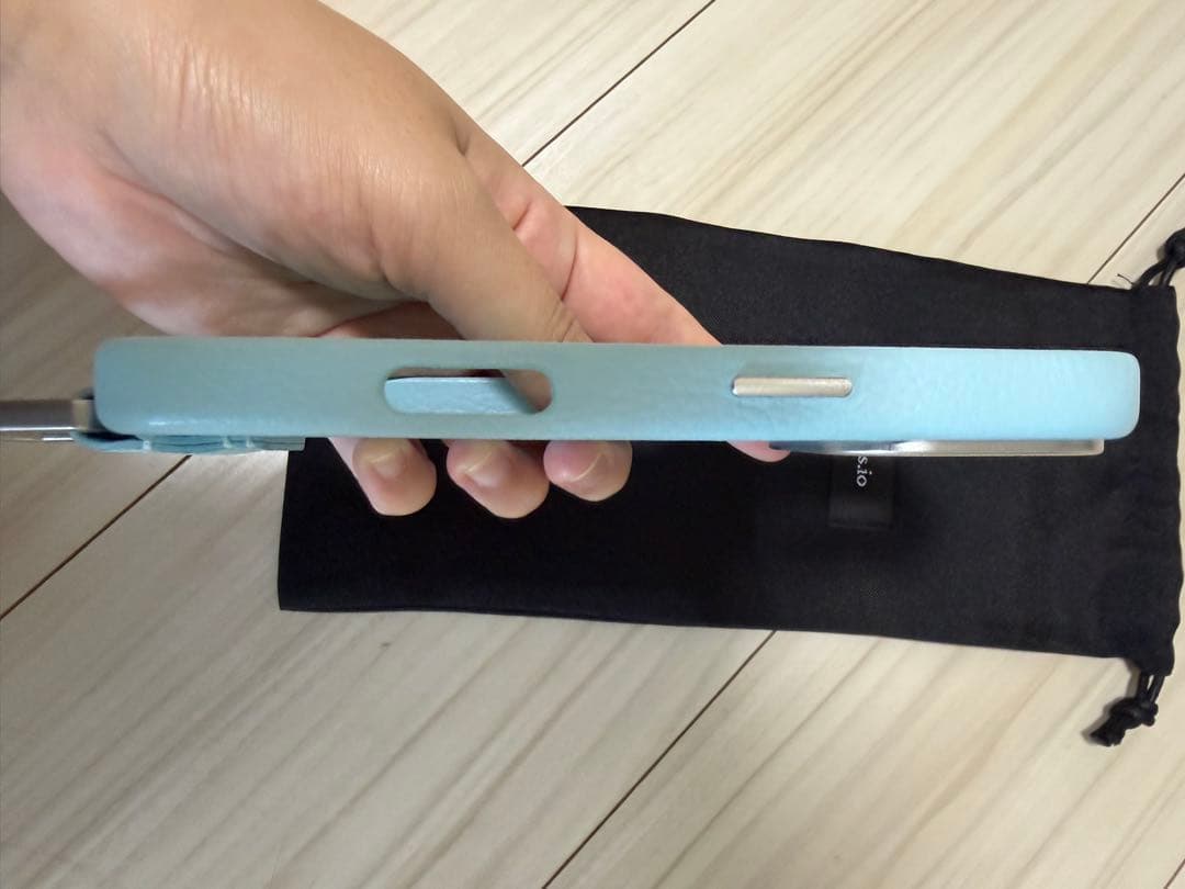 ほぼ未使用　objcts.io iPhone17pro ケース　水色