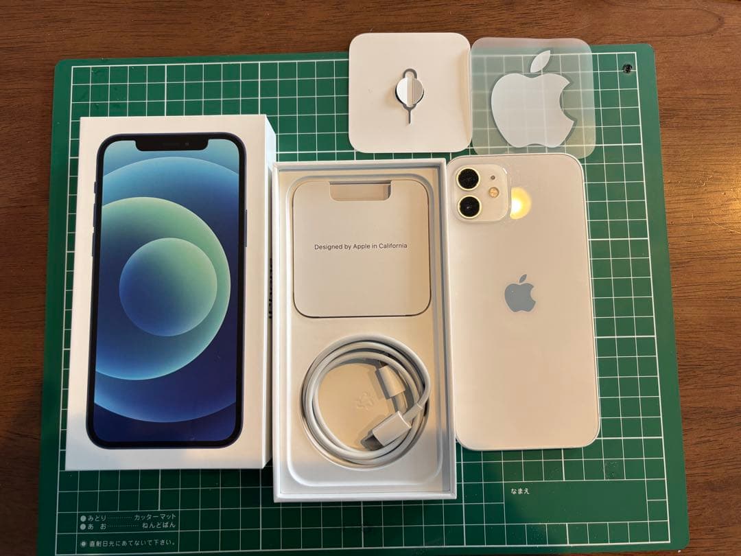 Apple iPhone 12 ホワイト SIMフリー　64GB 液晶新品