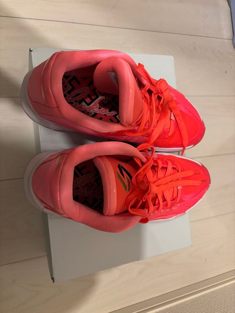 ピンク バスケットボールシューズ