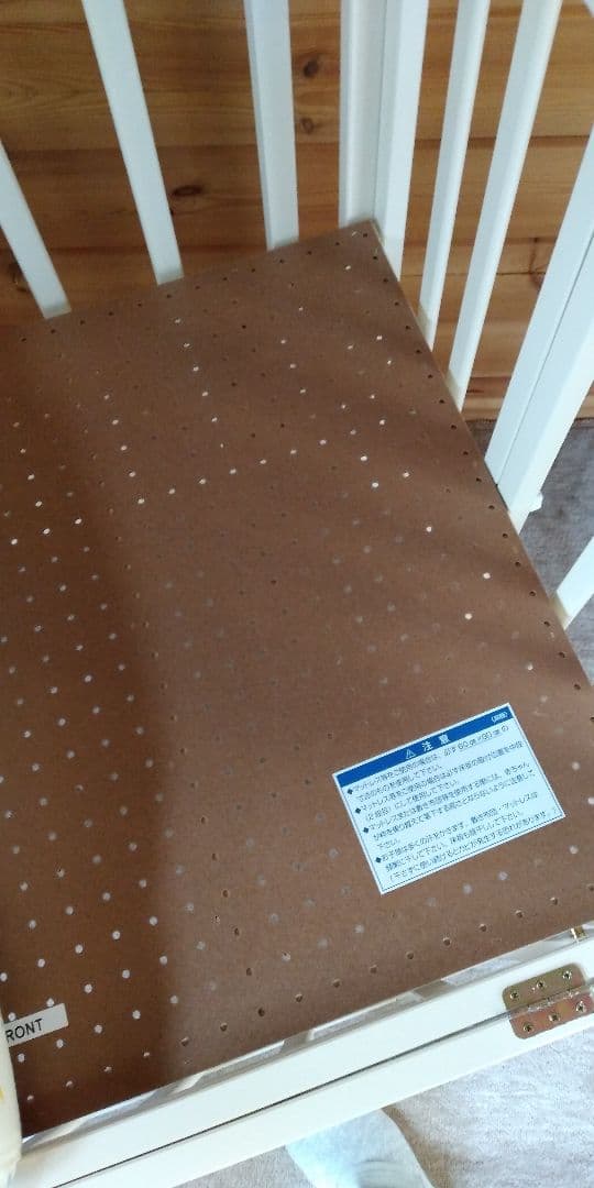 アイボリー木製ベビーベッド折りたたみ式