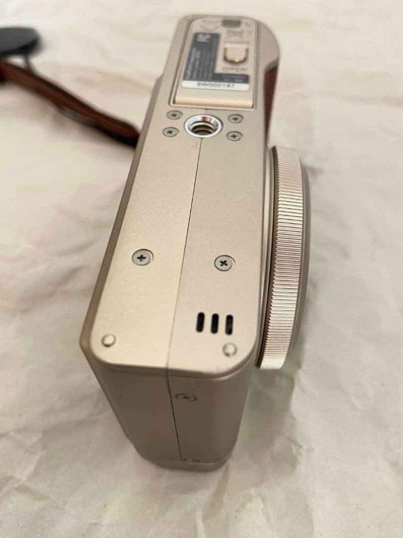 美品　富士フィルム　XF10　シャンパンゴールド（元箱付き）