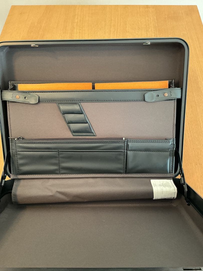 ☆新品未使用　サムソナイト　アタッシュケース　送料無料！