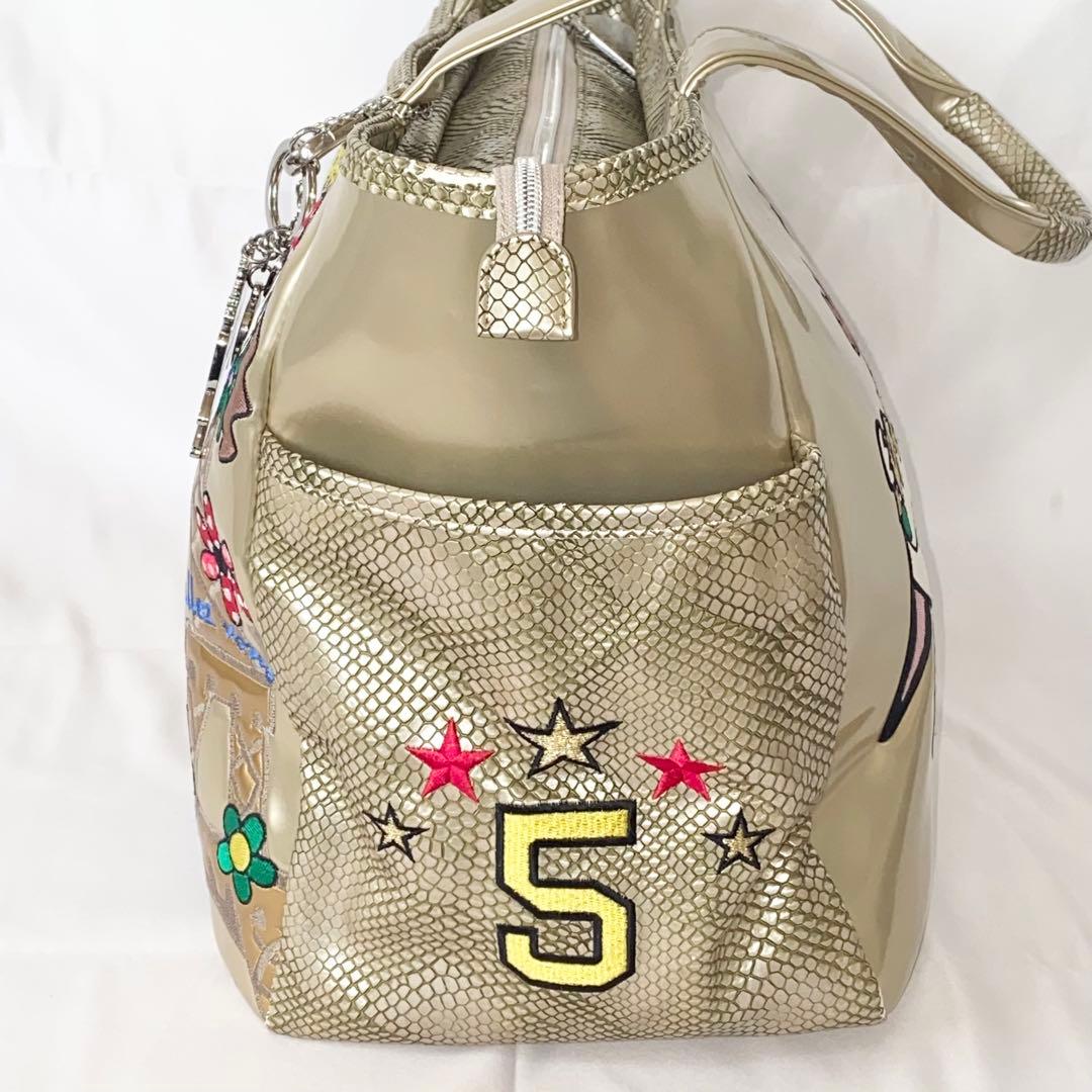 MUスポーツ ミエコウエサコ ゴルフ用 ボストンバッグ パテント ゴールド 刺繍