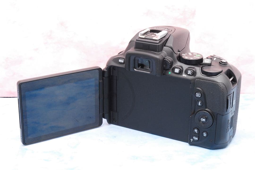 ニコン D5600★望遠レンズ付Wレンズ★僅か700S★一眼レフカメラ