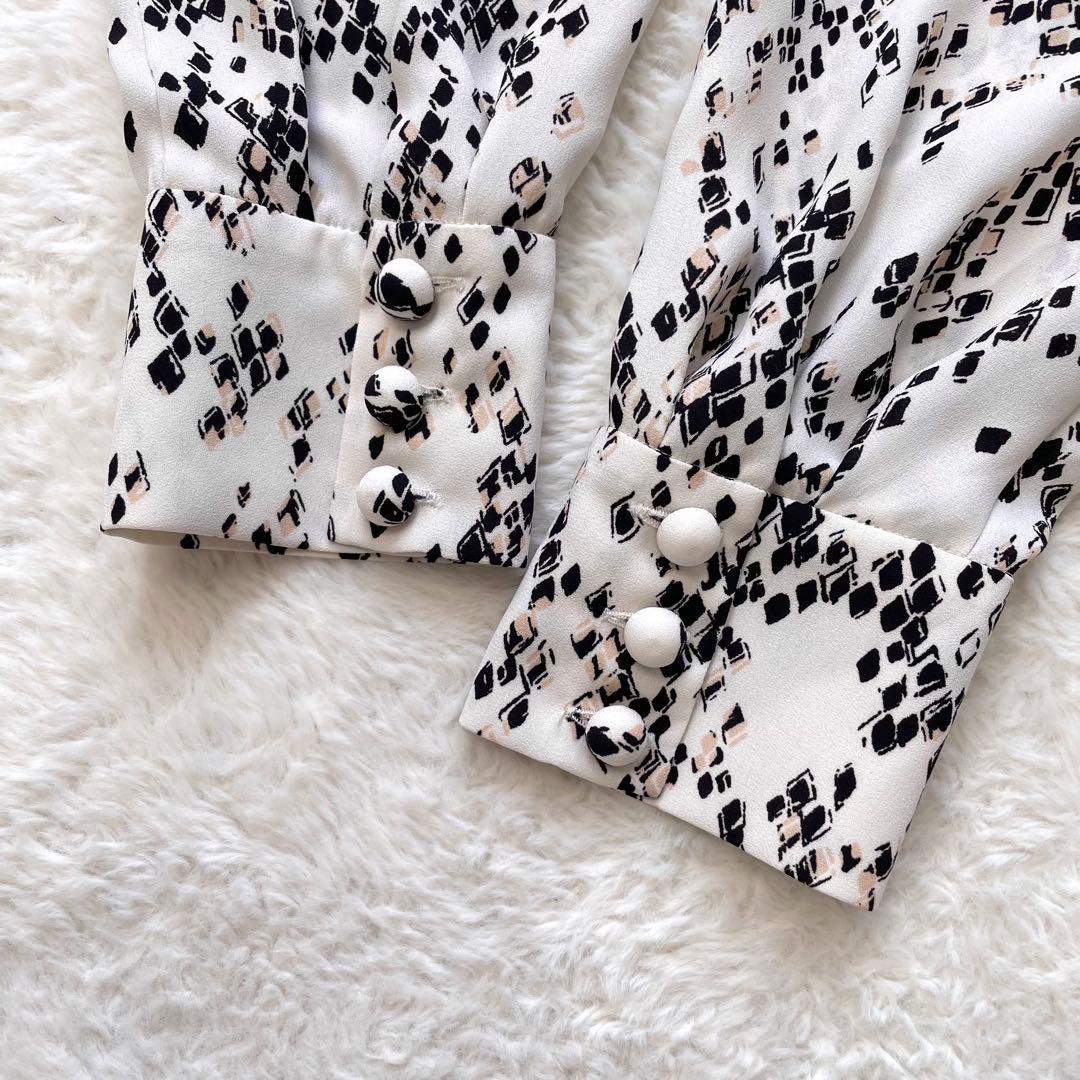 美品 ピンキーアンドダイアン◆アブストラクトプリントブラウス エクリュ 38