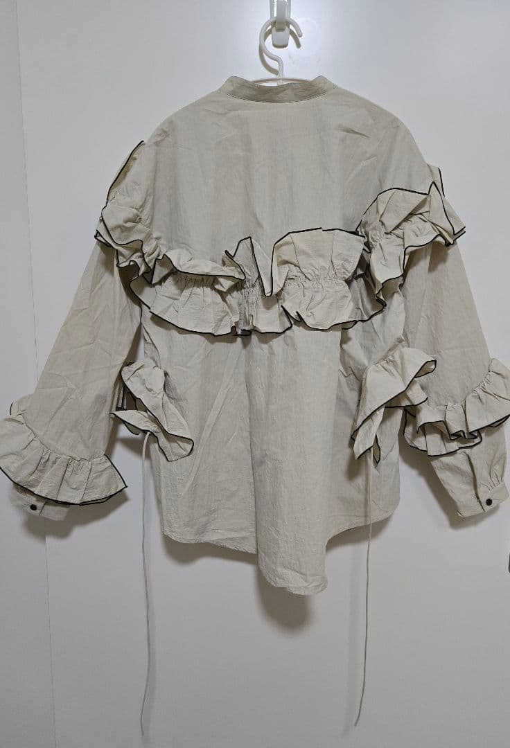 年末セール Eaphi FEELING FRILLS BLOUSE