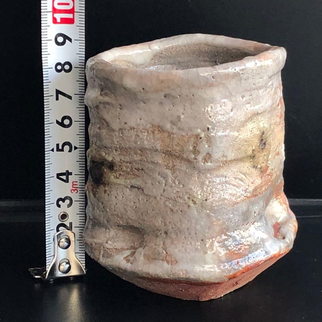 美しい古美術品◼️蔵から見事にくねくねした雰囲気の良い茶碗が出てきました。茶道具