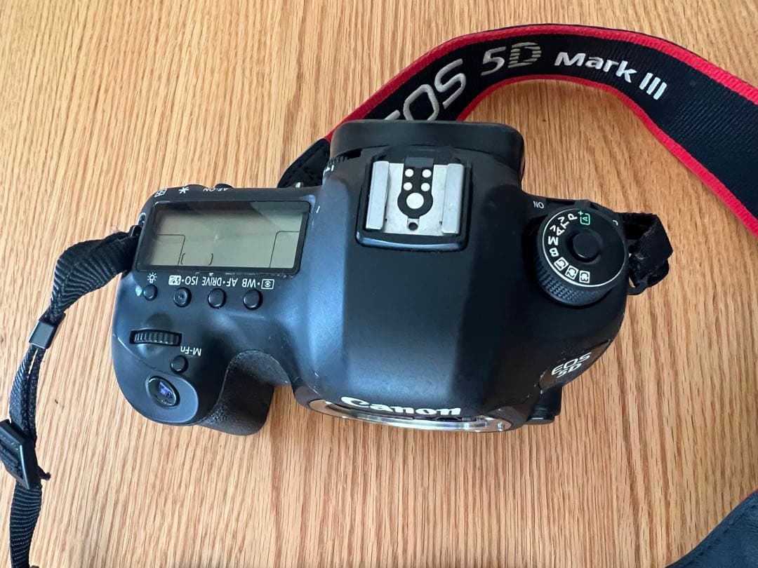 Canon EOS 5D Mark III 本体（バッテリー・CFカード付）