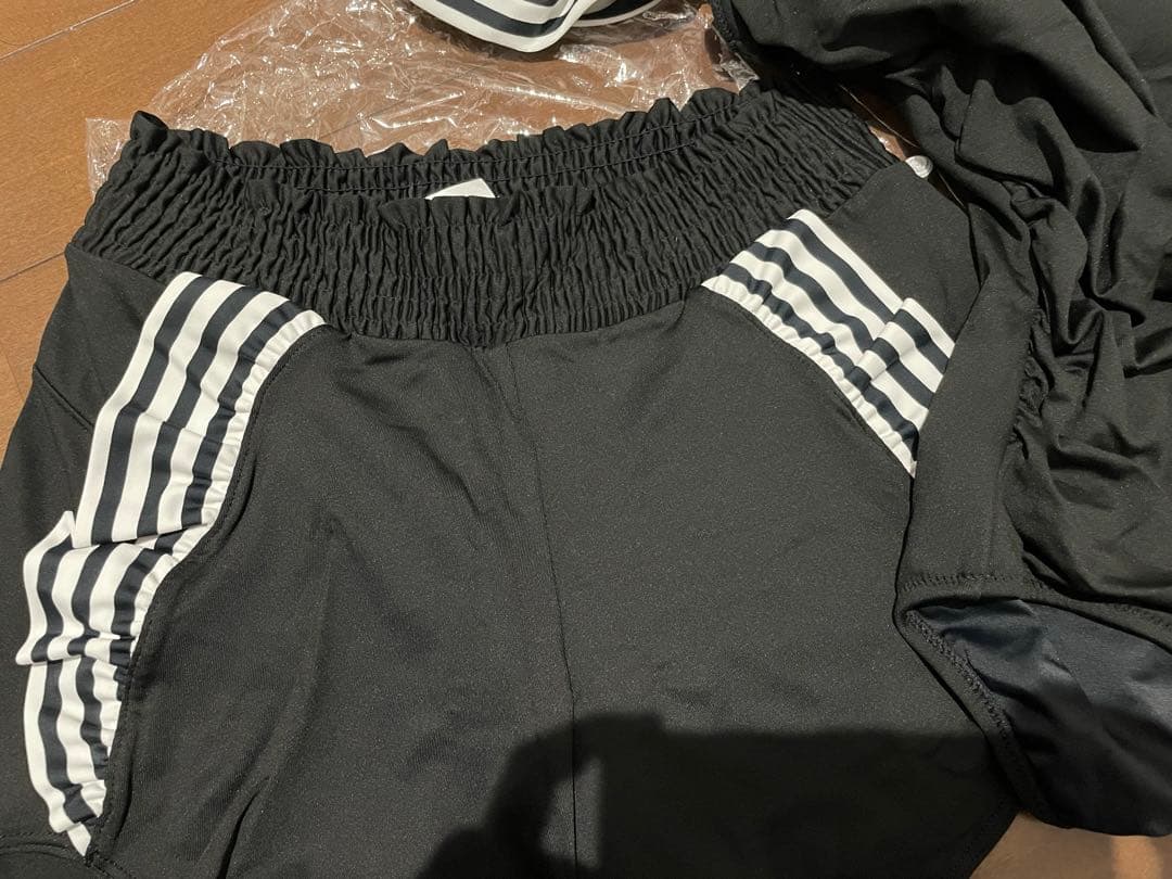 パンダ　フリル付きオフショルダー水着 ブラック　ボーダーズアットバルコニー