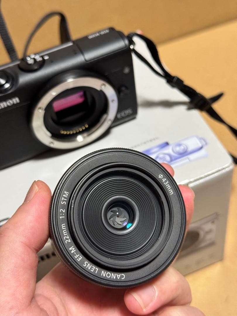 デジタルカメラ Canon EOS M200 & EF-M22mm F2 STM