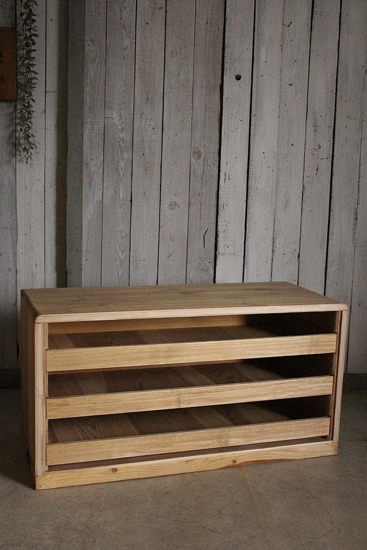 古い木製の引き出し3段　チェスト　タンス