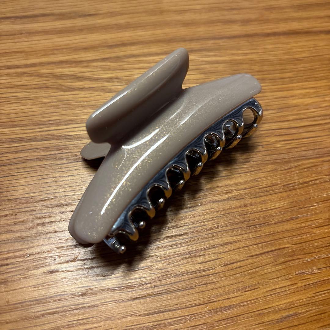 acca ヘアクリップ　最終値下げ　 グレーのクリップヘアアクセサリー