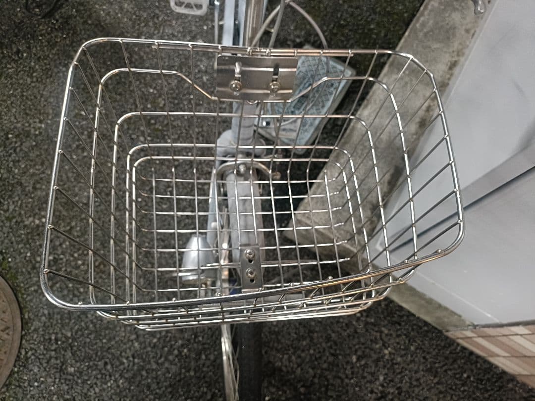 渋谷区）ブリヂストン自転車26インチ5段変速シティサイクル水色ステンレス前カゴ付