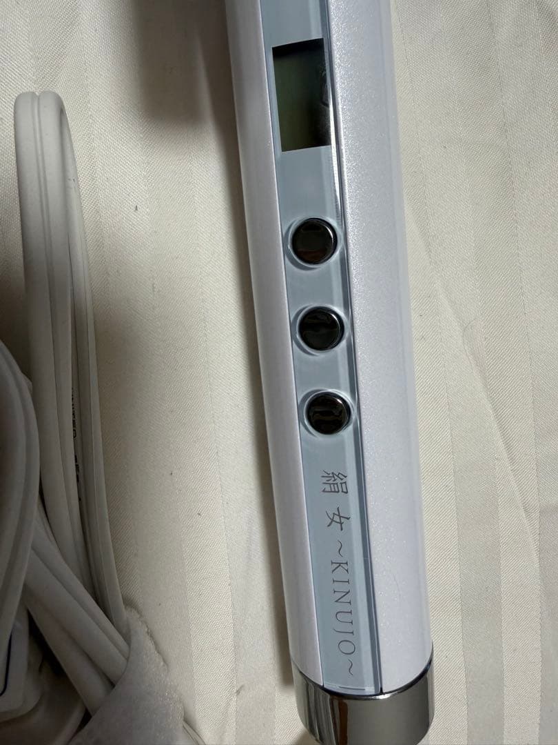 絹女カールアイロン26ミリ　三ヶ月前に購入　保証書なし 29-1/5発送不可