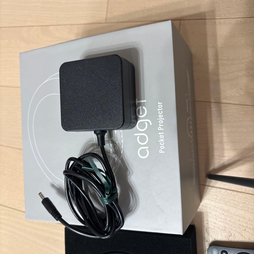 adget ポケットプロジェクター グレージュ