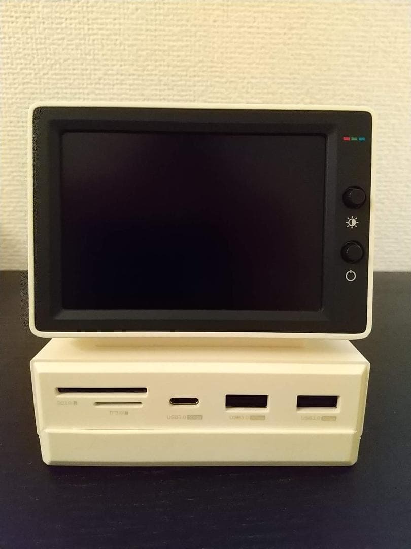 液晶モニター付き多機能USBハブ／SDカードリーダー搭載
