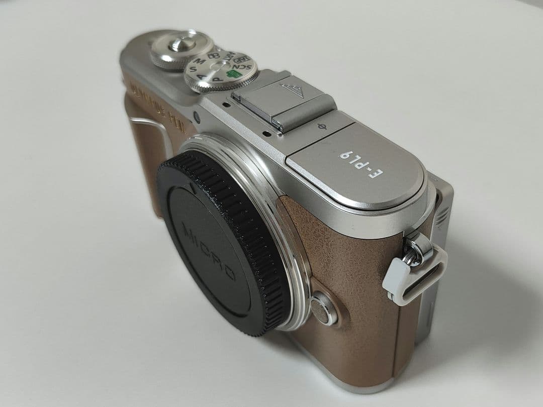OLYMPUS ミラーレス一眼カメラ PEN E-PL9 ボディー ブラウン