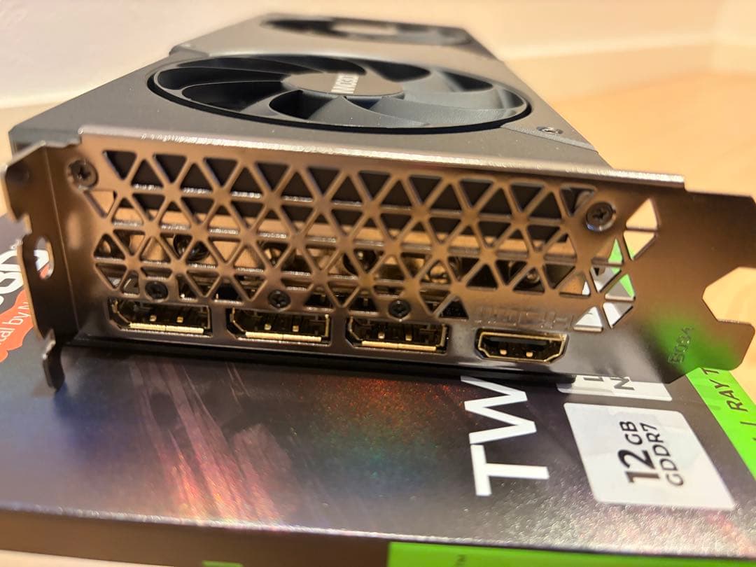 グラフィックボード・グラボ・ビデオカード INNO3D GeForce RTX 5070 TWIN X2 OC