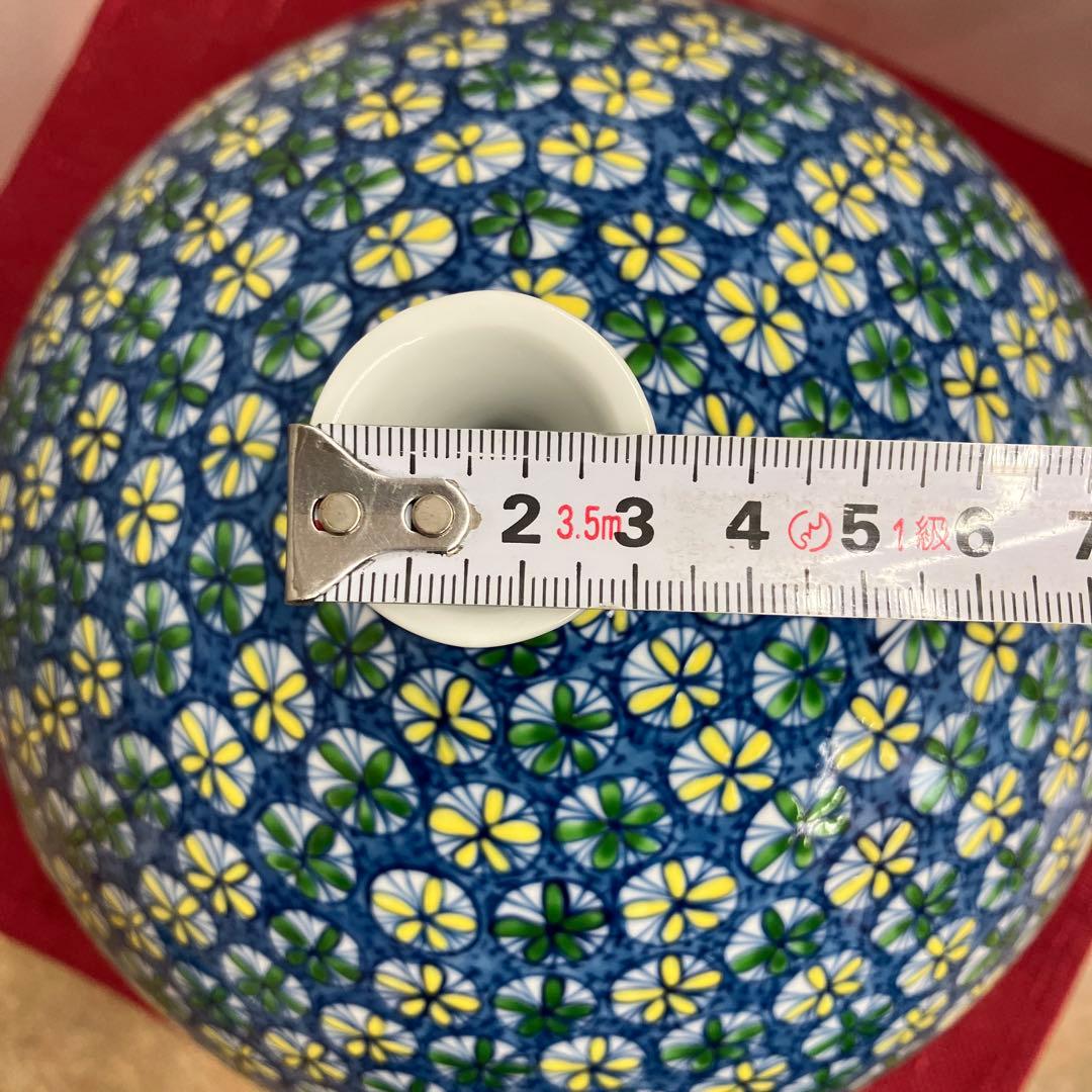 有田焼染め錦紋様小花散らし花瓶錦彩作