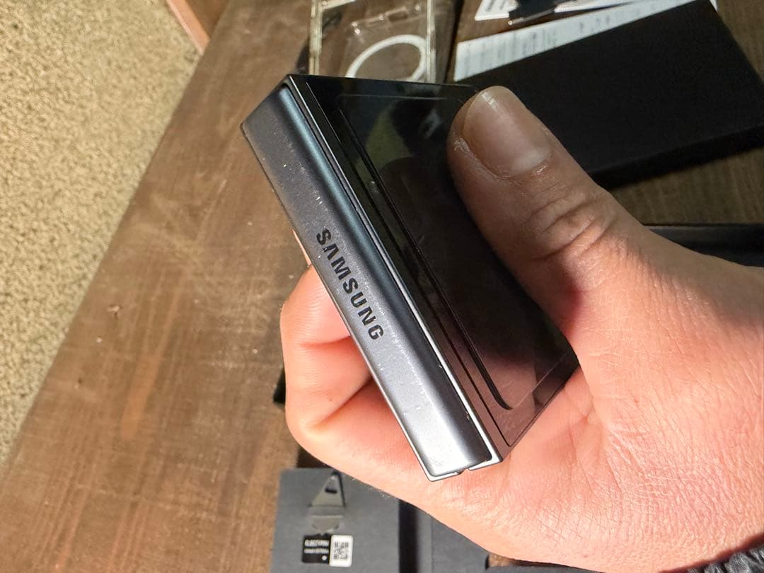 Samsung Galaxy Z Flip6 256GB スペシャルカーボン