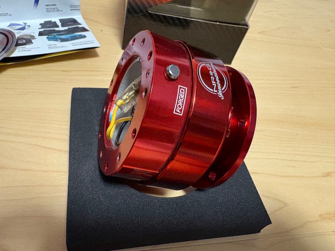 NRG Innovations ステアリングハブ レッド