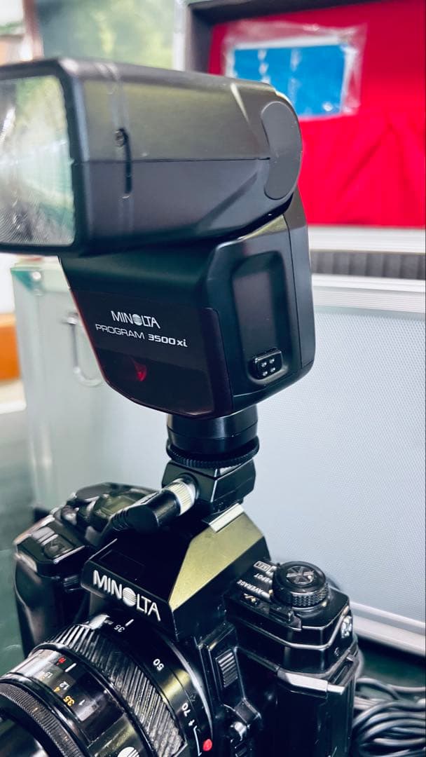 MINOLTA 一眼レフカメラとフラッシュセットアルミ専用箱付き