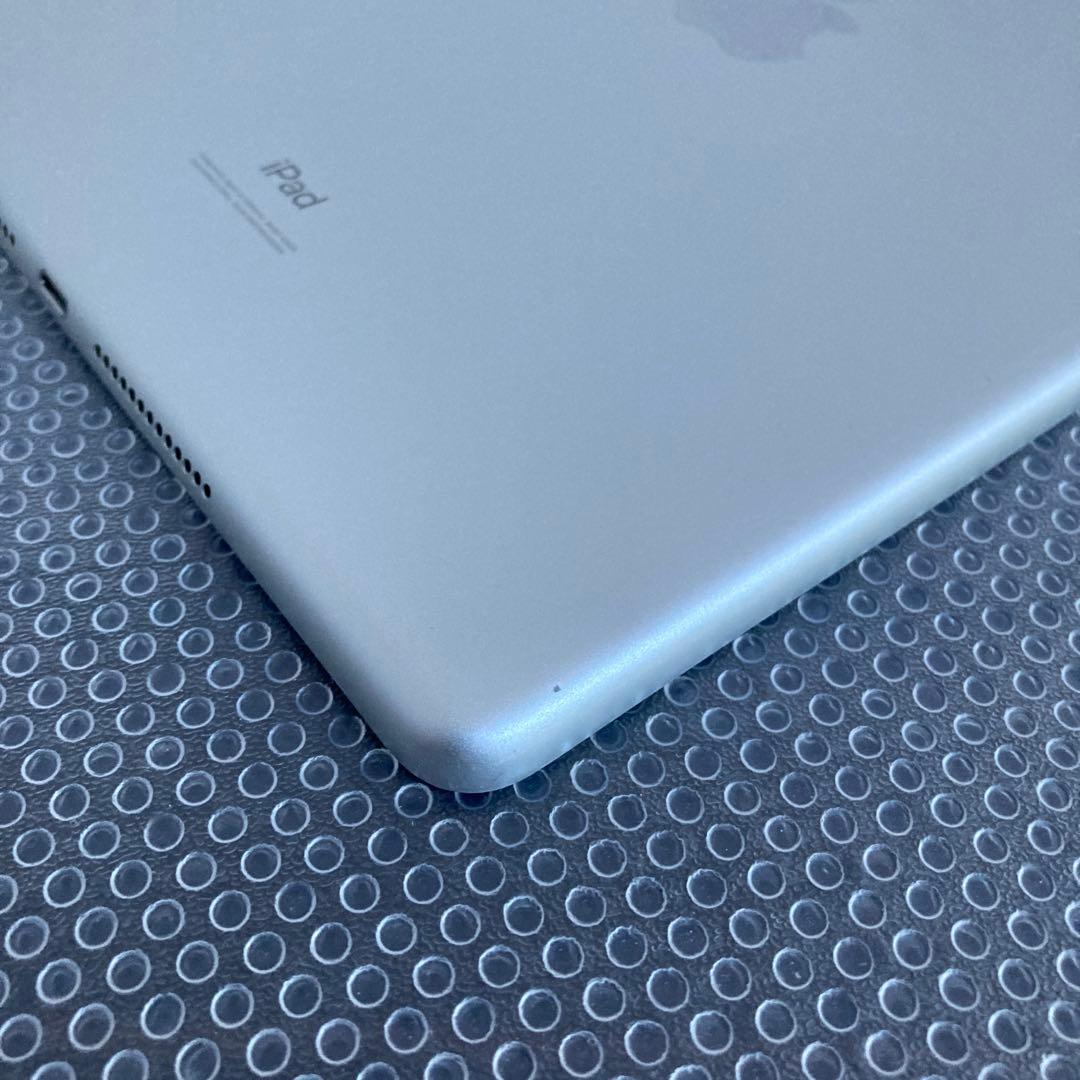 3761【早い者勝ち】iPad8 第8世代 32GB SIMフリー☆