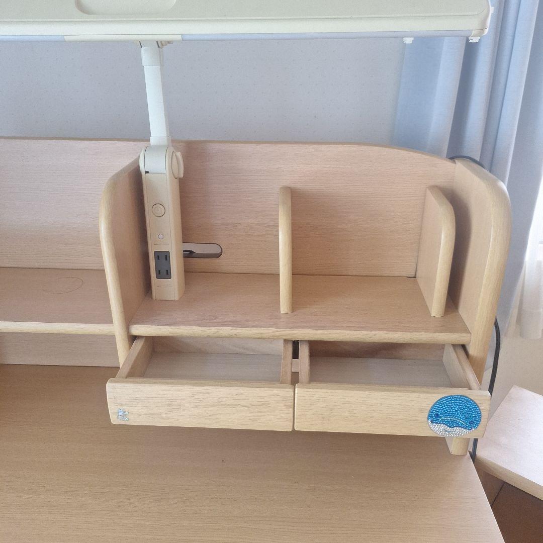 ナチュラルデザインの学習机 　　　　椅子なし