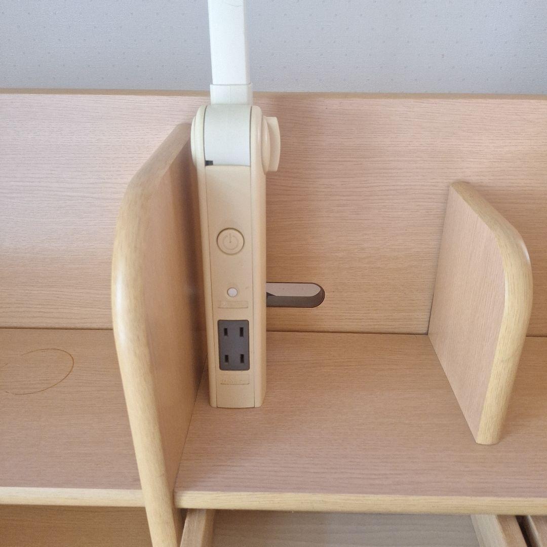 ナチュラルデザインの学習机 　　　　椅子なし