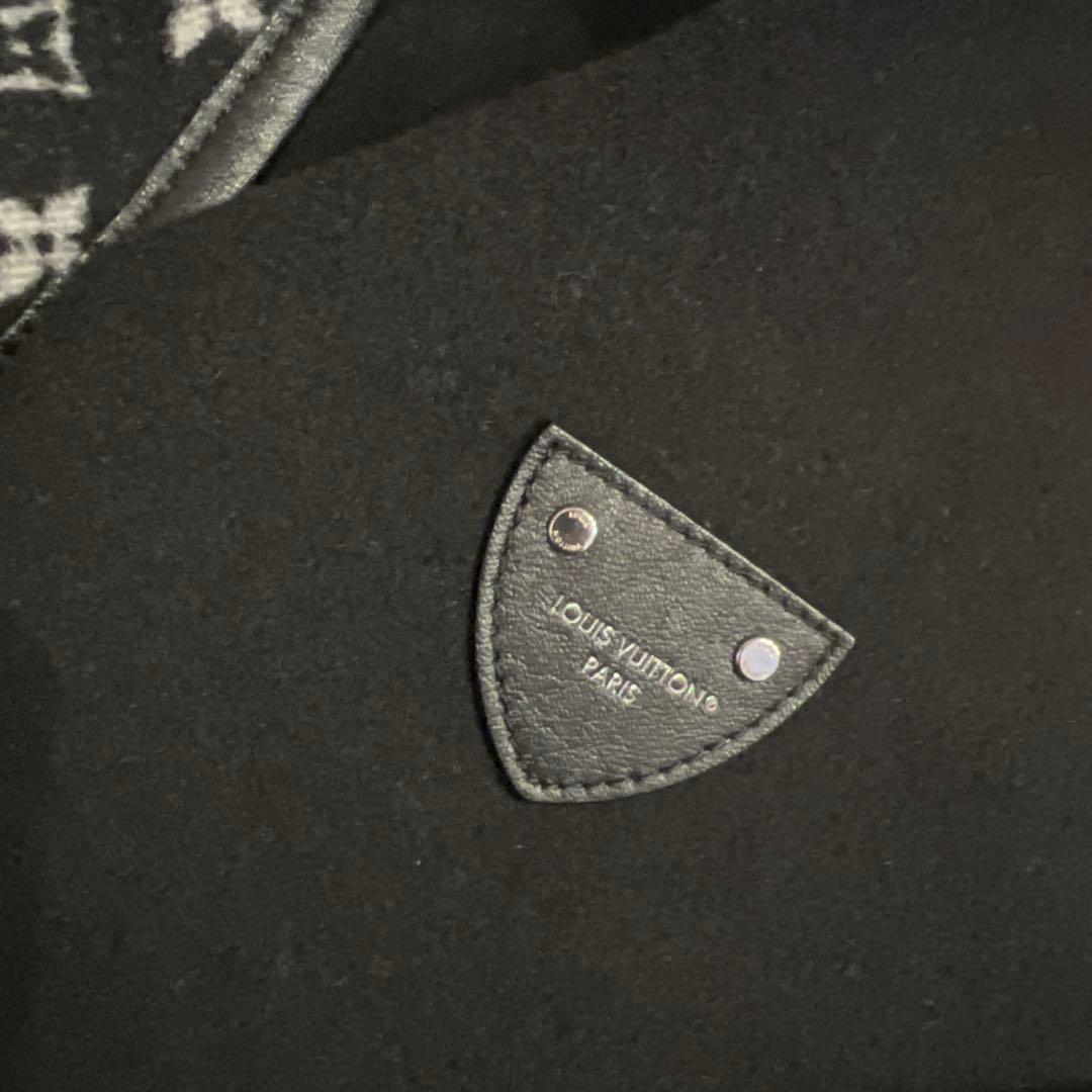 【LOUIS VUITTON】 フーデッドラップコート