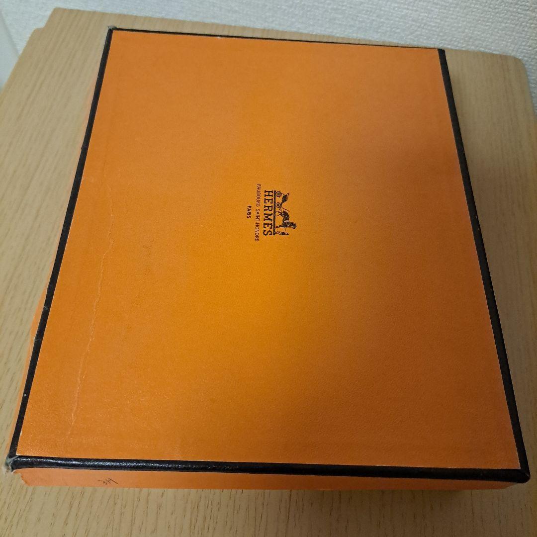 HERMES　羽根デザインの陶器灰皿　アッシュトレイ