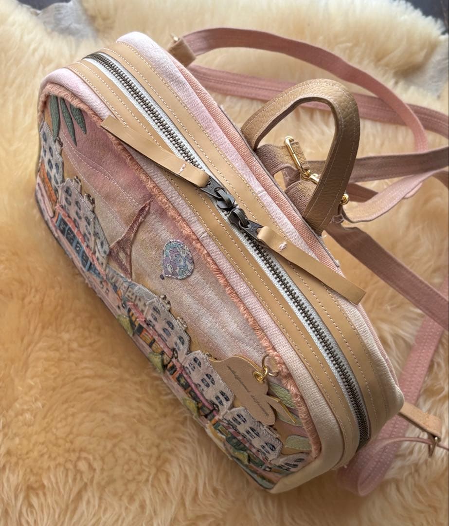 (手づくり)\"ピンクのエッフェル塔\"アップリケ切り絵パリの街並みリュックサック